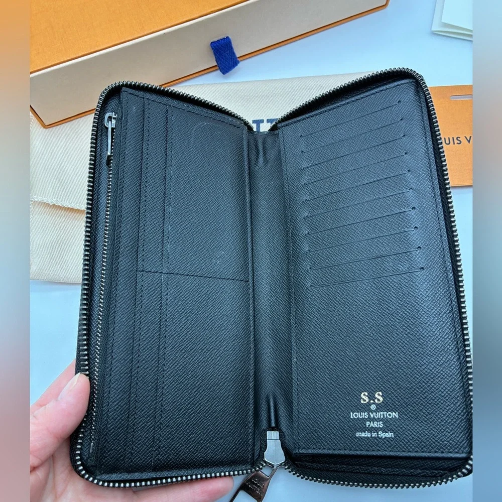 Louis Vuitton Black Monogram Eclipse zippy wallet with LV box and dust bag